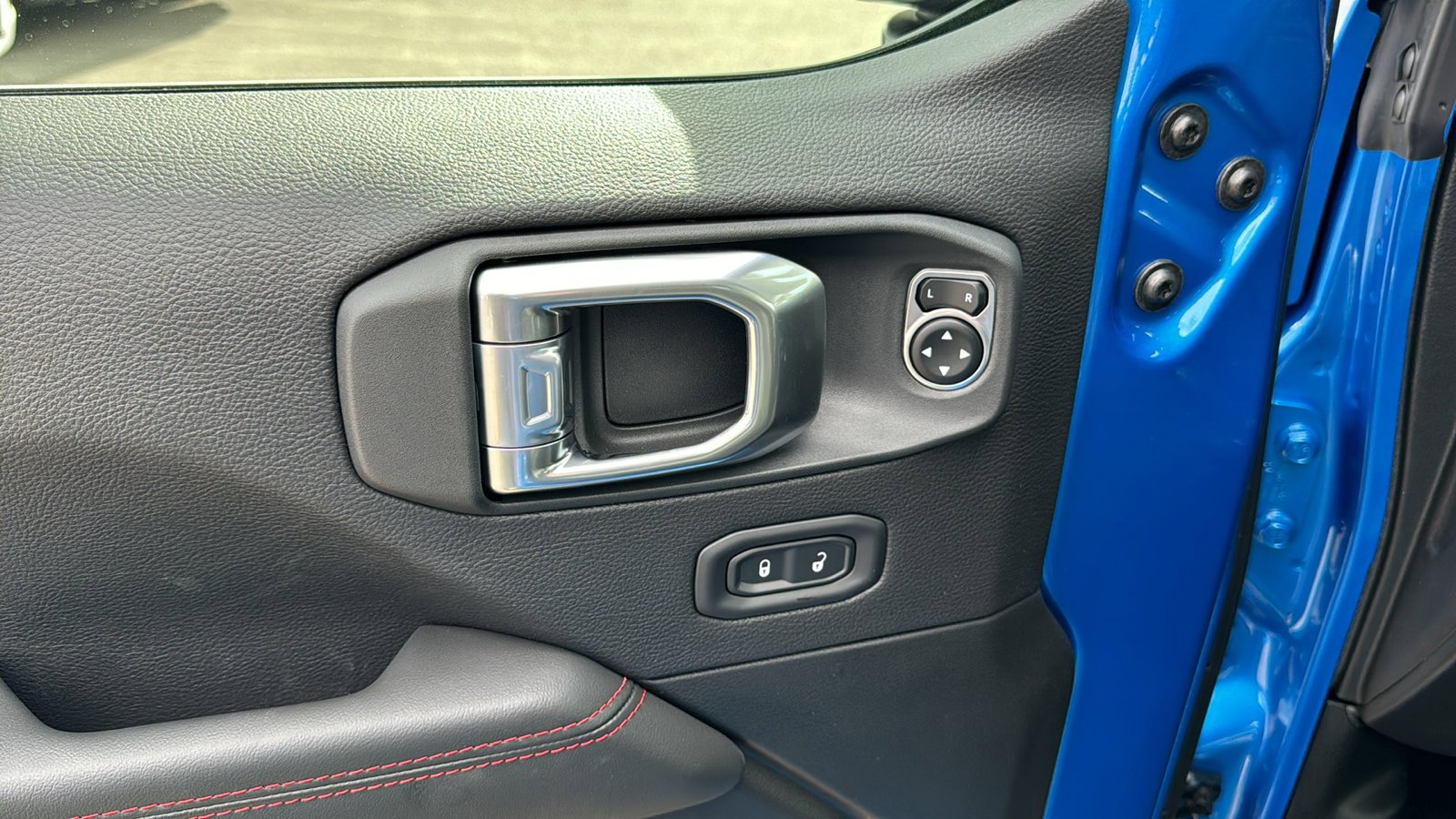 New 2026 Hydro Blue Pearl-Coat Exterior Paint Jeep Rubicon image 11