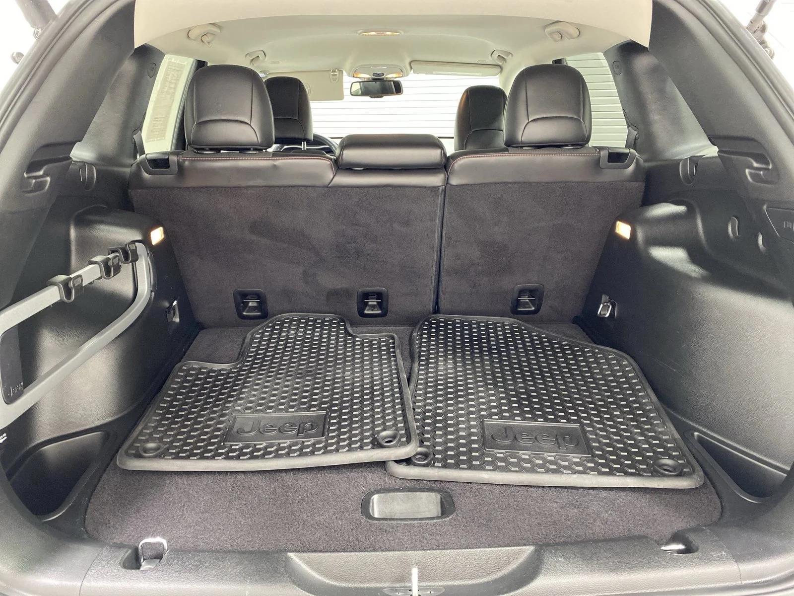 Used 2018 White Jeep Trailhawk image 23
