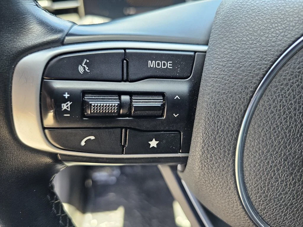 Used 2025 Wolf Gray Kia GT-Line image 25
