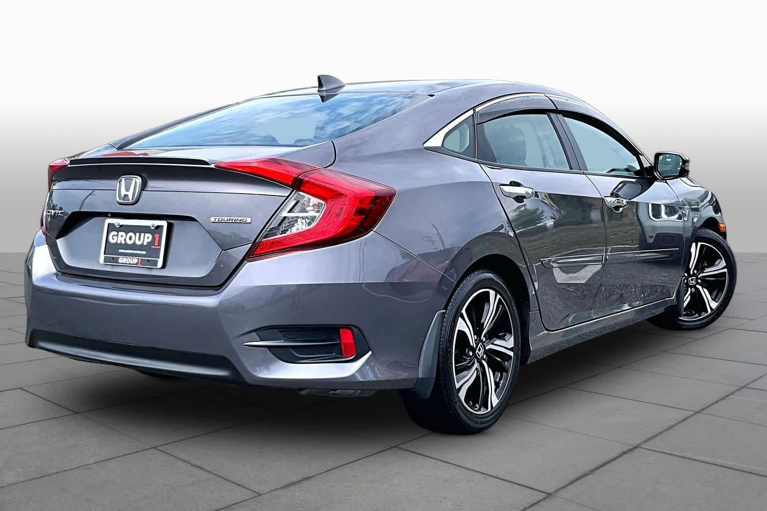 Used 2016 Modern Steel Metallic Honda Touring image 13