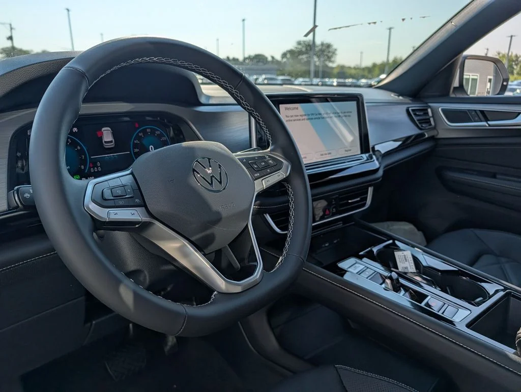 New 2026 White/off-white Volkswagen 2.0T SE w/Technology image 17