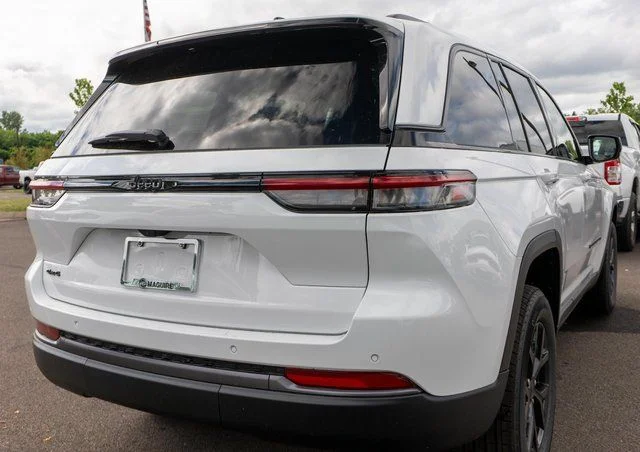 New 2026 White Jeep Altitude image 5