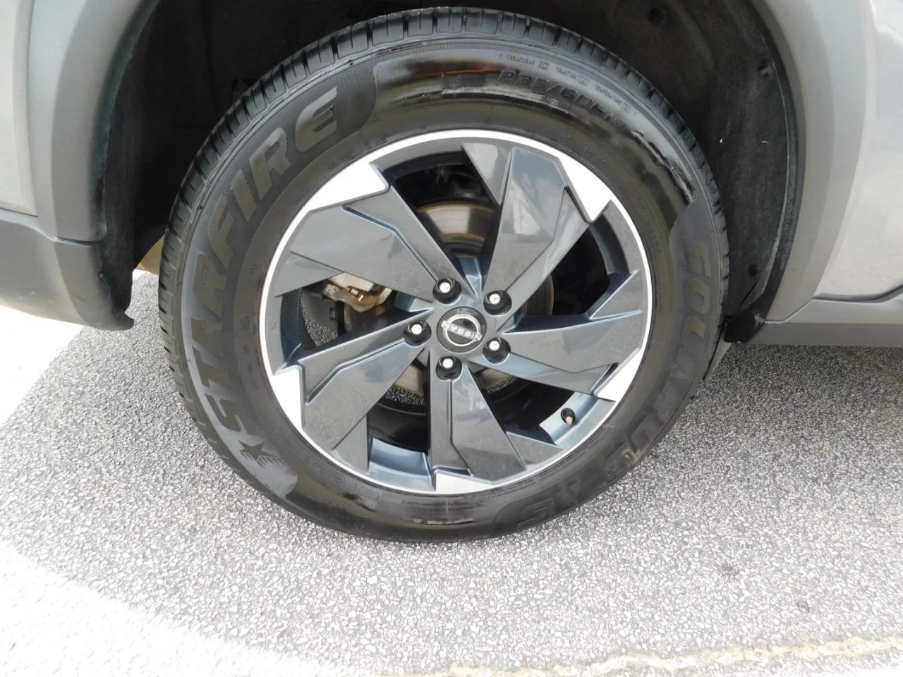 Used 2025 Gun Metallic Nissan AWD SV image 9