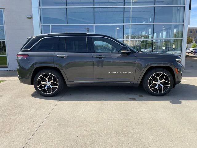 2022 Jeep Grand Cherokee Summit Reserve photo 4
