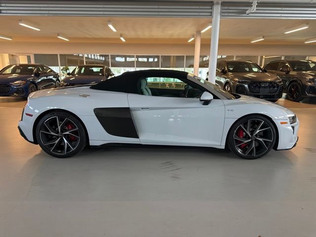 Used 2023 Suzuka Gray Metallic Audi V10 performance image 2