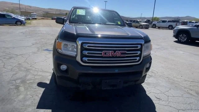 Used 2019 SMOKEY QUARTZ METALLIC GMC 4WD SLE image 3