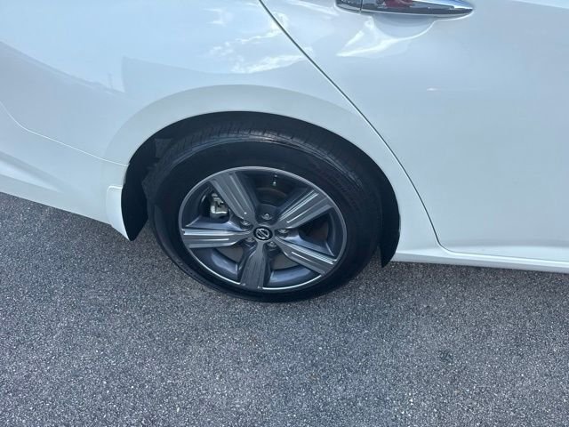 Used 2022 White Nissan 2.5 SL image 9