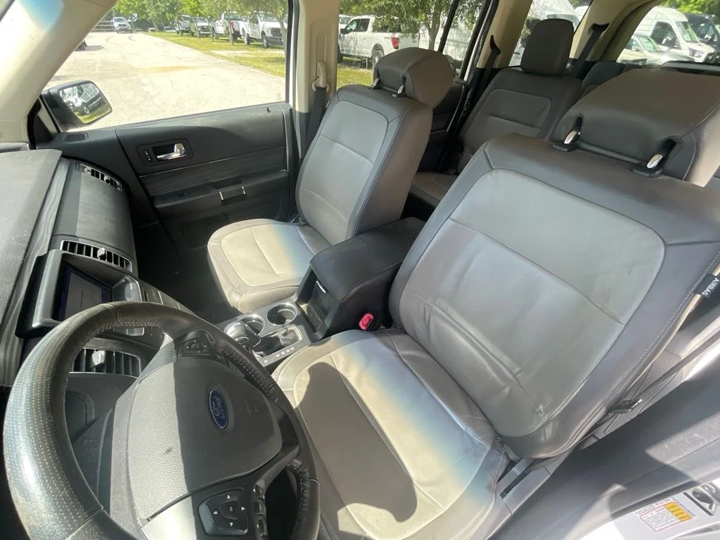 Used 2019 White Platinum Clearcoat Metallic Ford SEL image 10