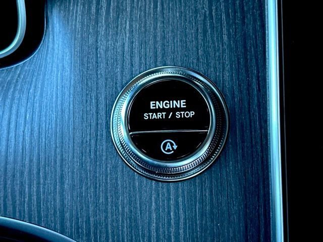 New 2026 MANUFAKTUR Moonlight White Metallic Mercedes-Benz C 300 image 50