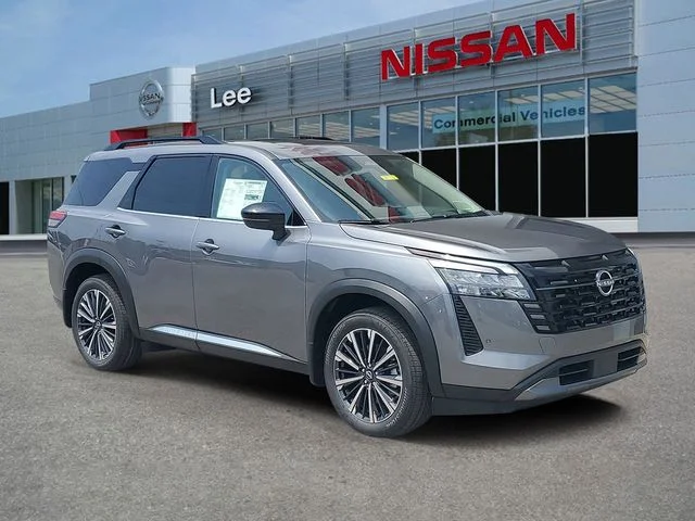 2026 Nissan Pathfinder Platinum 2WD's photo