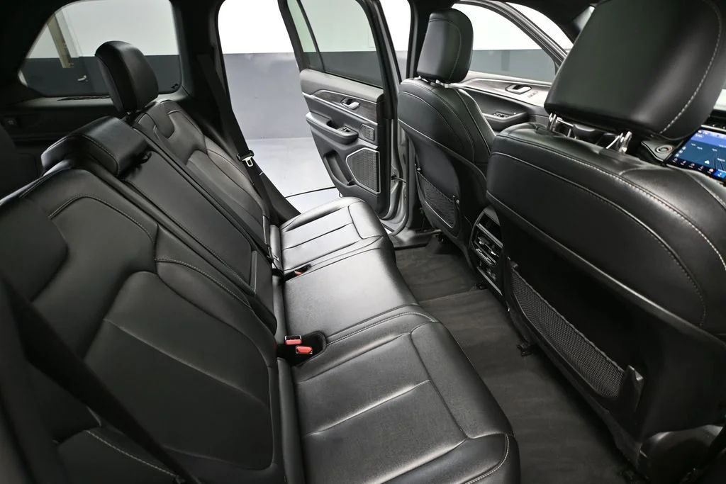 Used 2024 Silver Jeep 4xe image 39