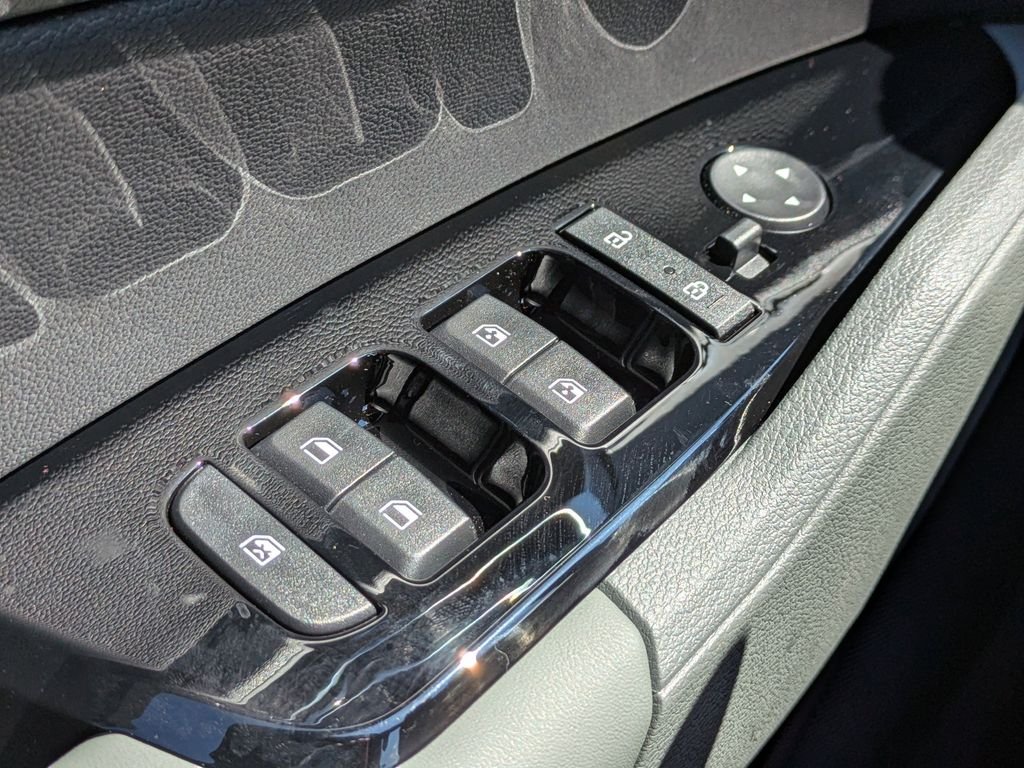 New 2025 Jungle Green Kia X-Line Prestige image 25