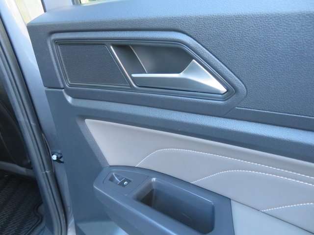 Used 2021 Platinum Gray Metallic Volkswagen 2.0T SE image 10