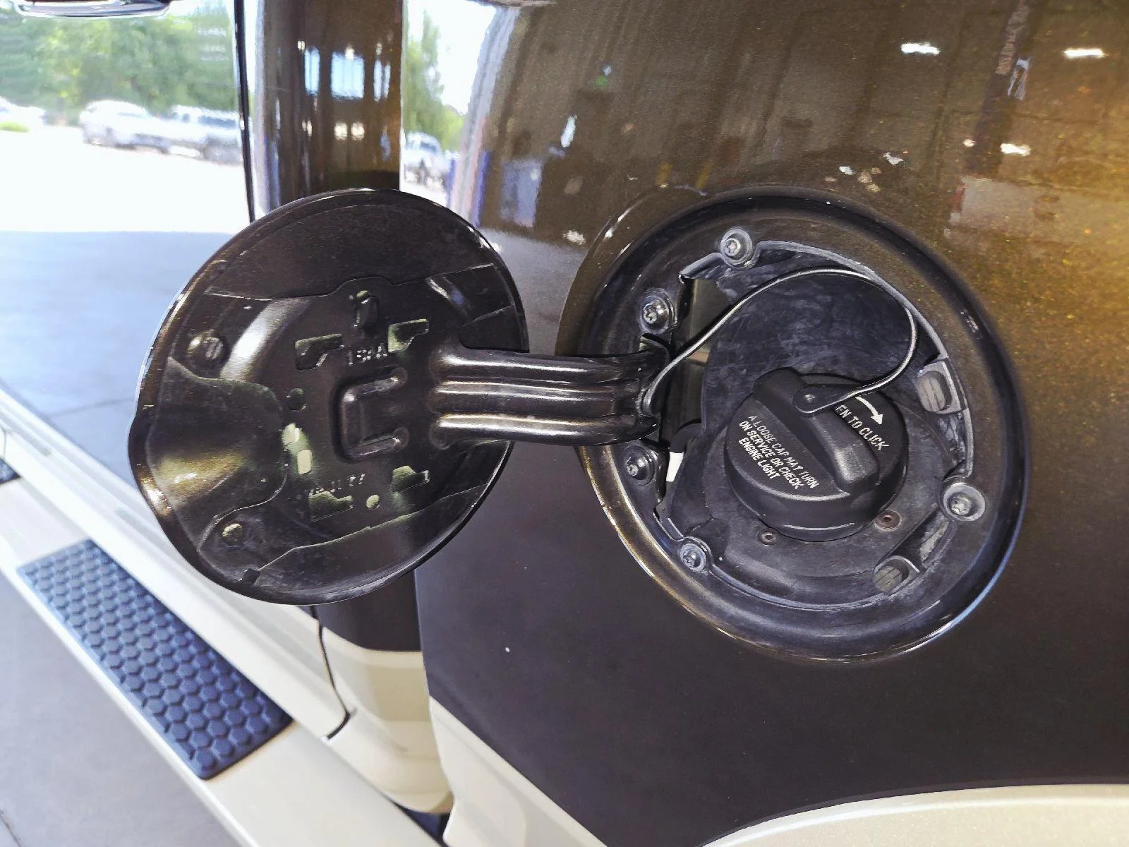 Used 2014 Black Gold Pearlcoat Ram Longhorn image 39