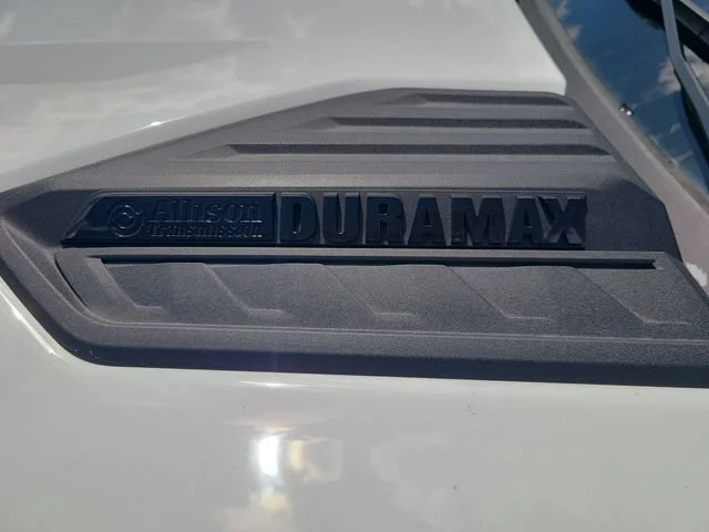 New 2026 Summit White Chevrolet LT image 31