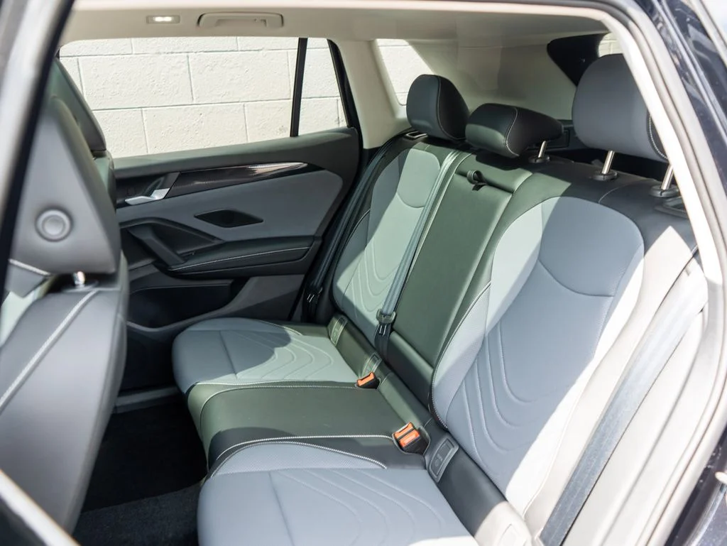 New 2026 Deep Black Pearl Volkswagen 2.0T SE image 9