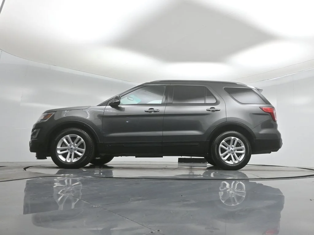 Certified Used 2017 Gray Ford XLT image 8