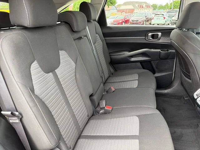 Used 2022 White Kia LX image 22