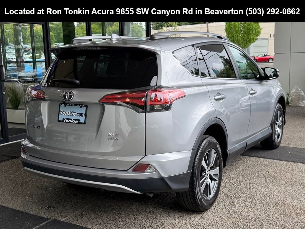 Used 2016 Silver Sky Metallic Toyota XLE image 7