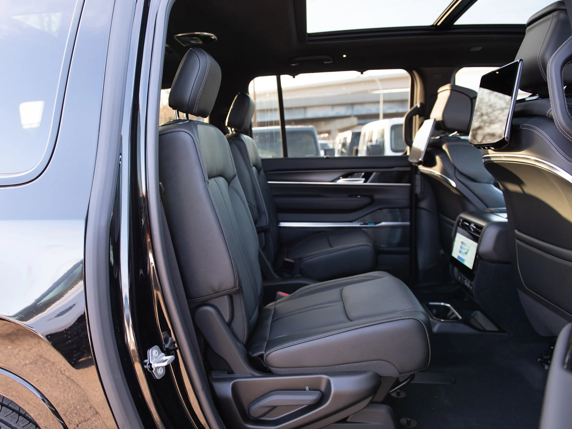 New 2026 Black Jeep Summit Obsidian* image 32