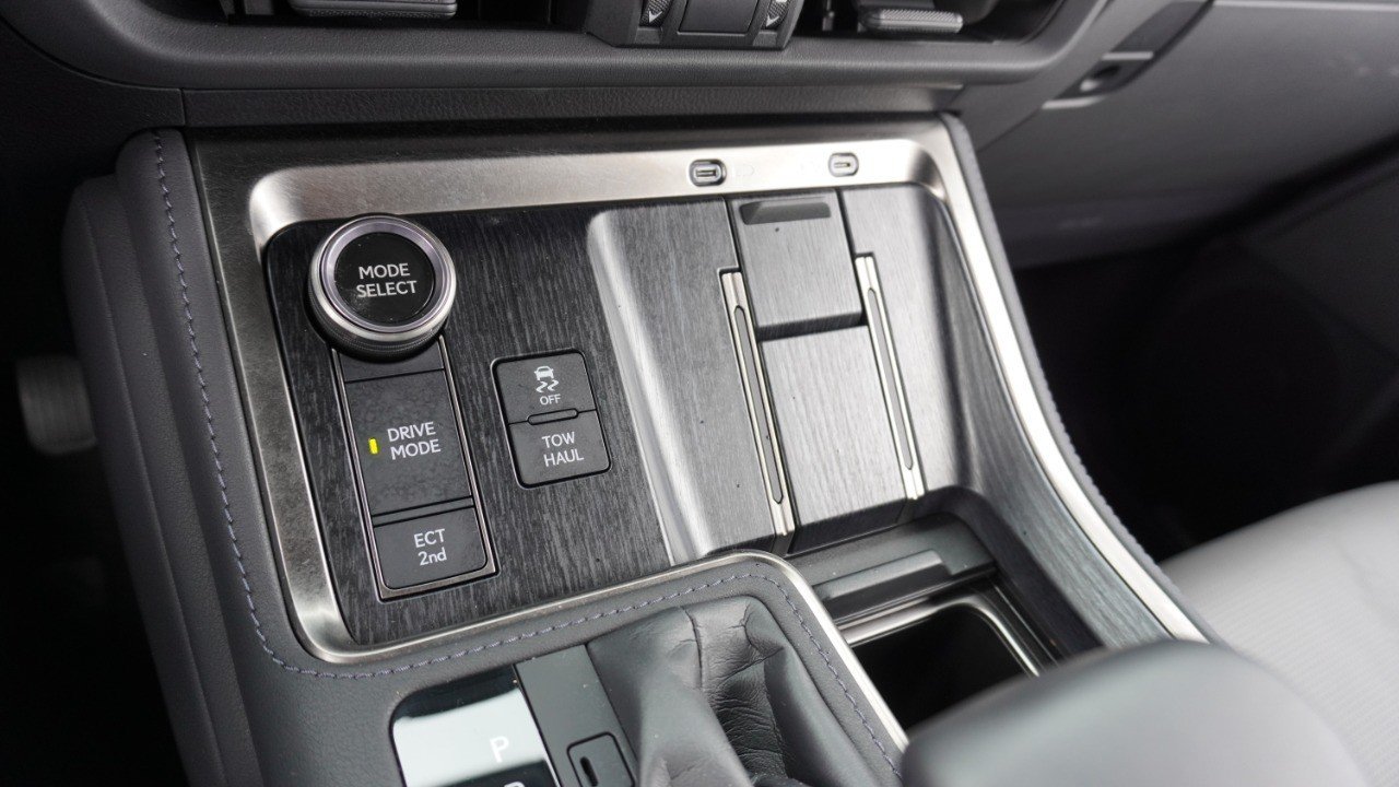 Used 2024 Gray Lexus GX 550 Luxury image 20