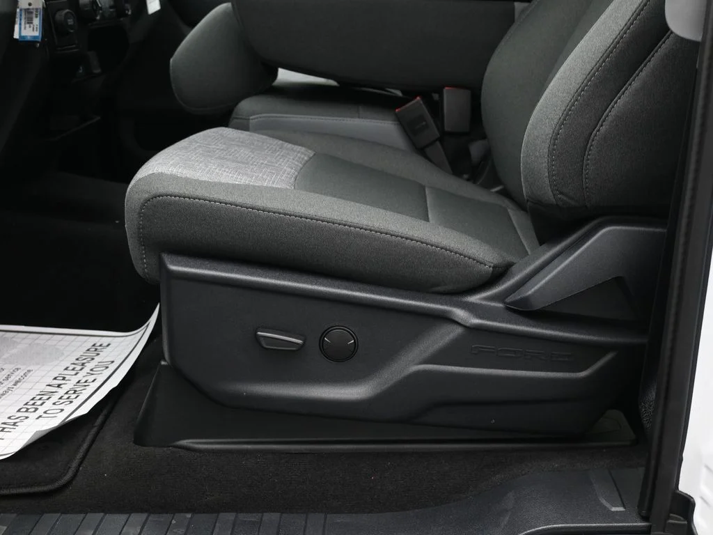 New 2026 Oxford White Ford XLT image 10