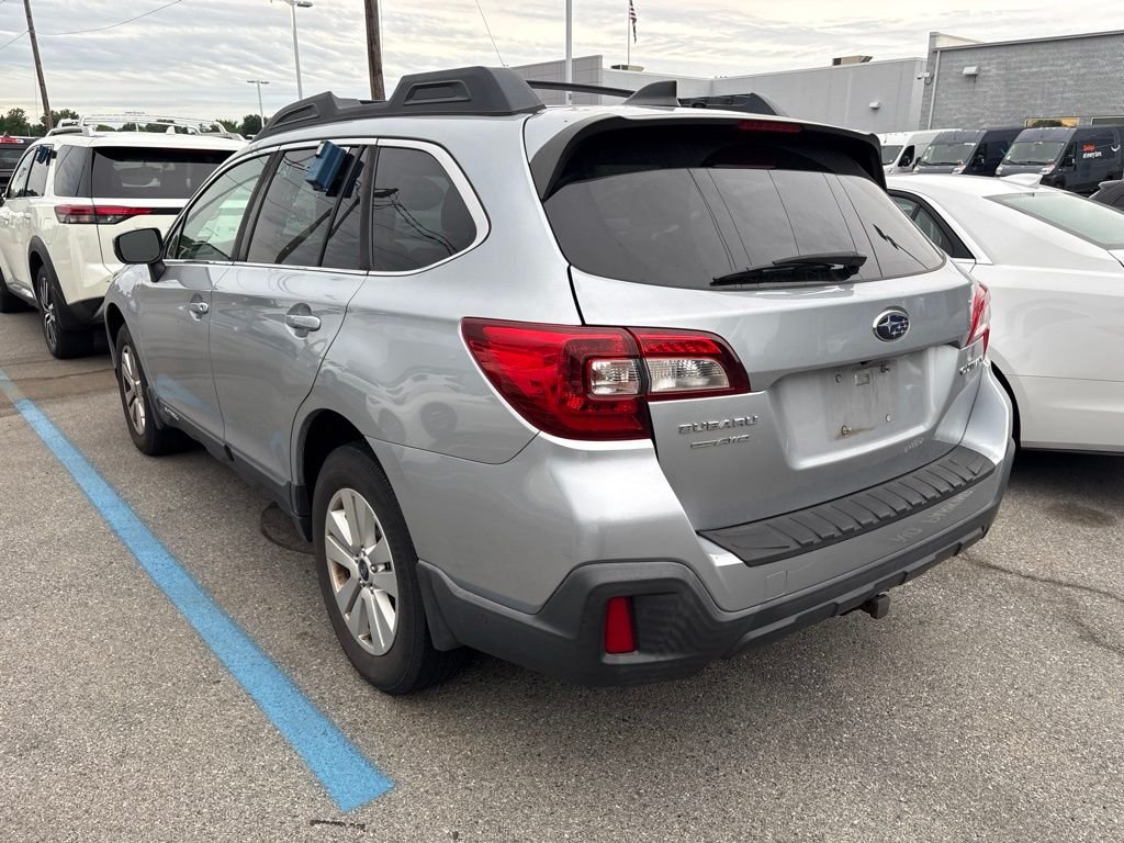 Used 2018 Silver Subaru 2.5i Premium image 8