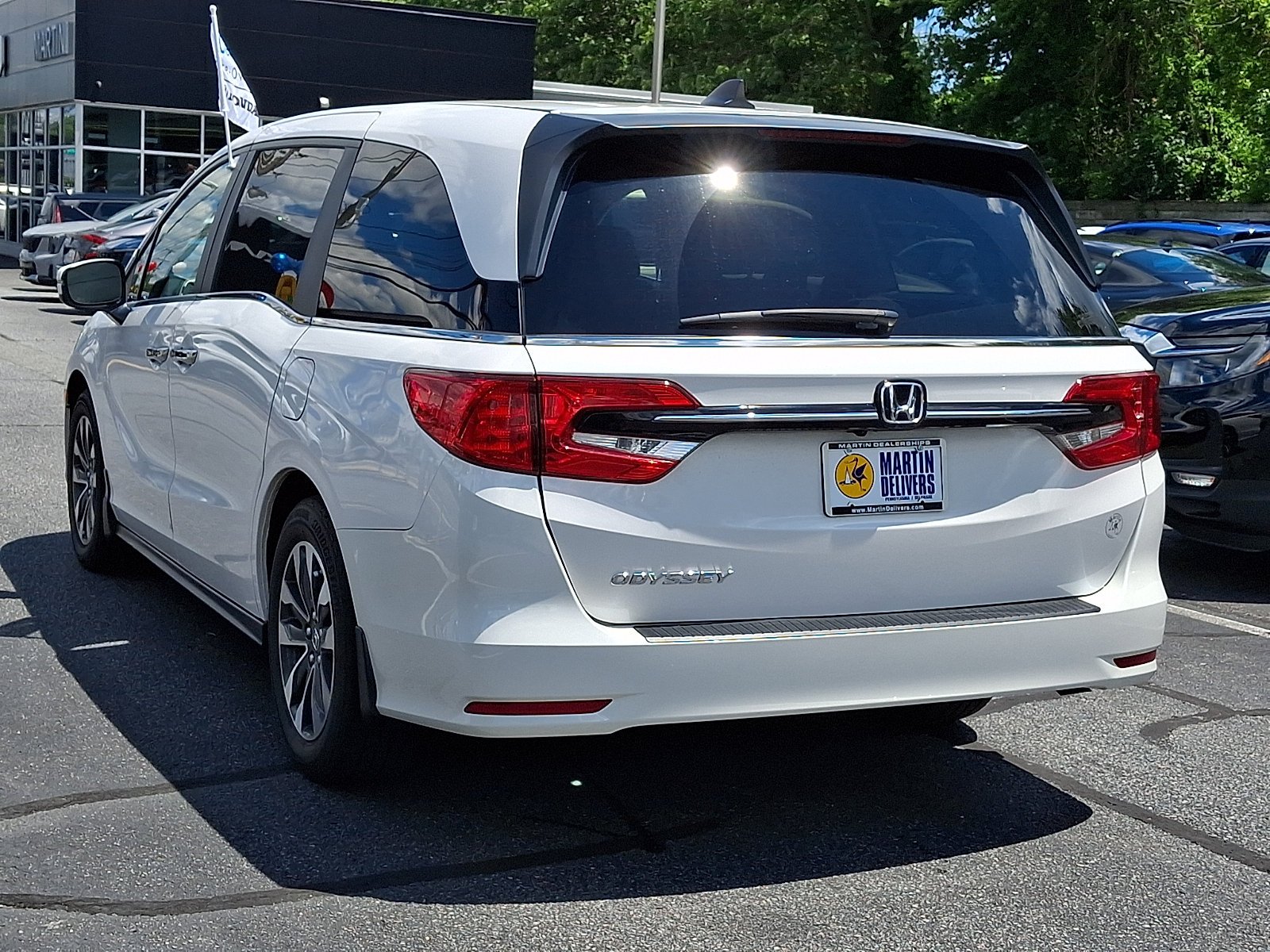 Certified Used 2024 Platinum White Pearl Honda EX-L image 3