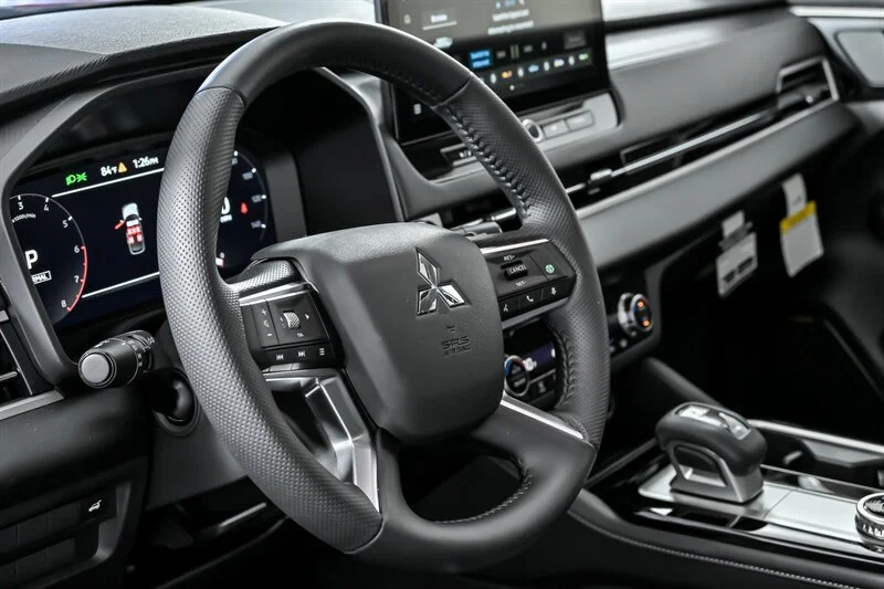 2025 Mitsubishi Outlander SE - Photo 16