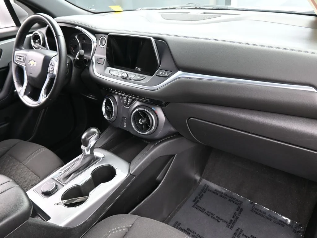 Used 2019 Silver Ice Metallic Chevrolet L image 38