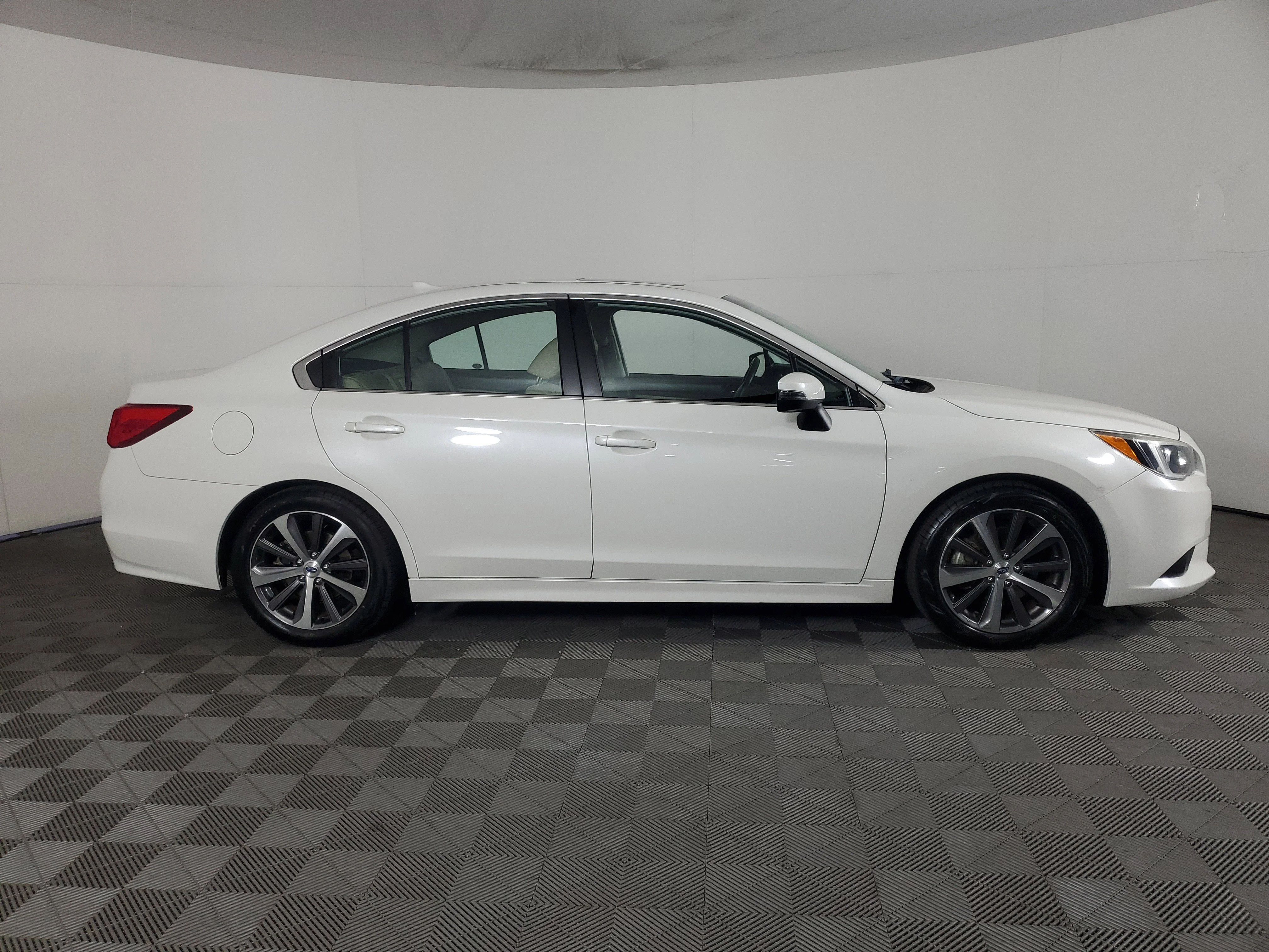 Used 2017 Crystal White Pearl Subaru Limited image 3