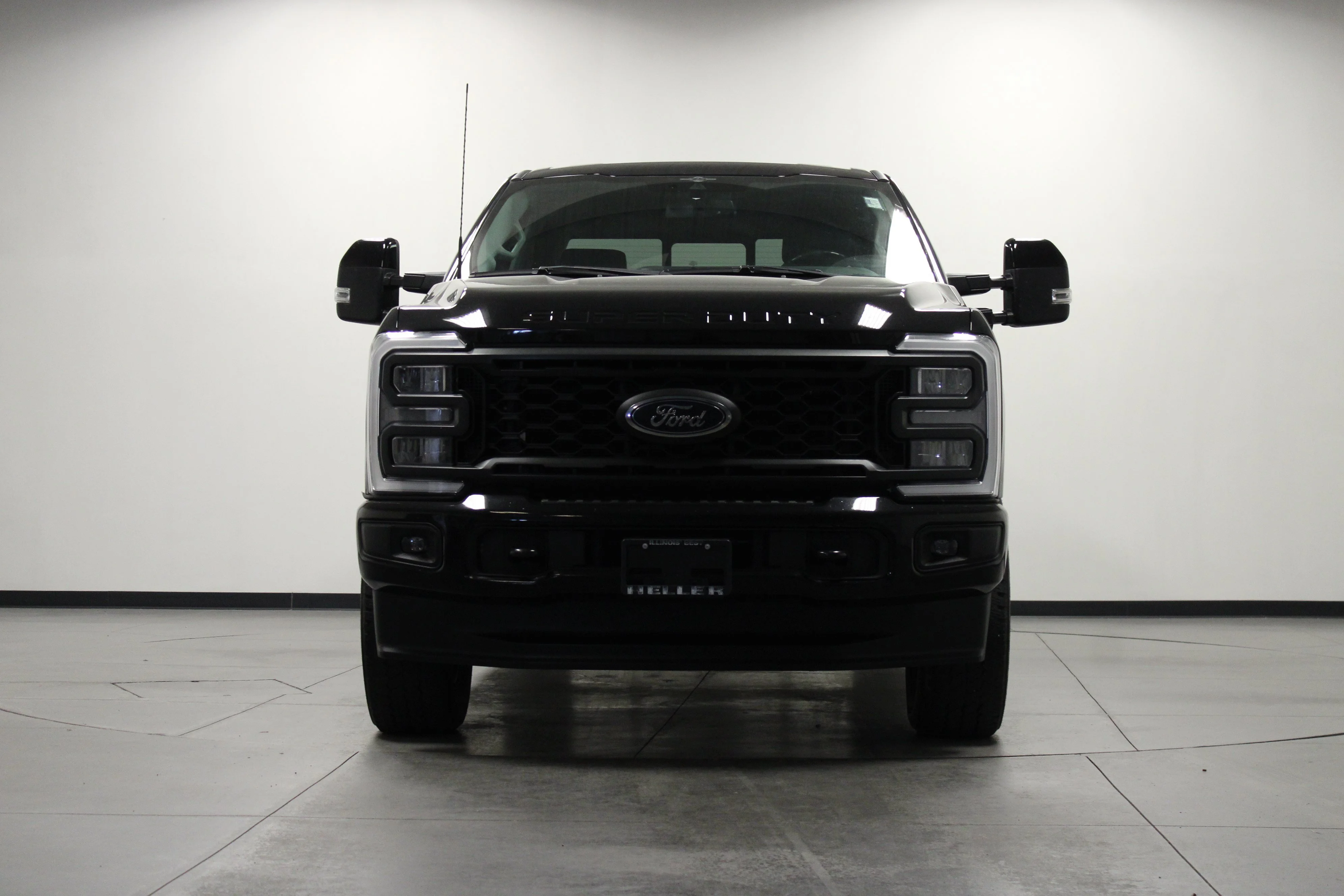 Used 2023 Agate Black Metallic Ford LARIAT image 9