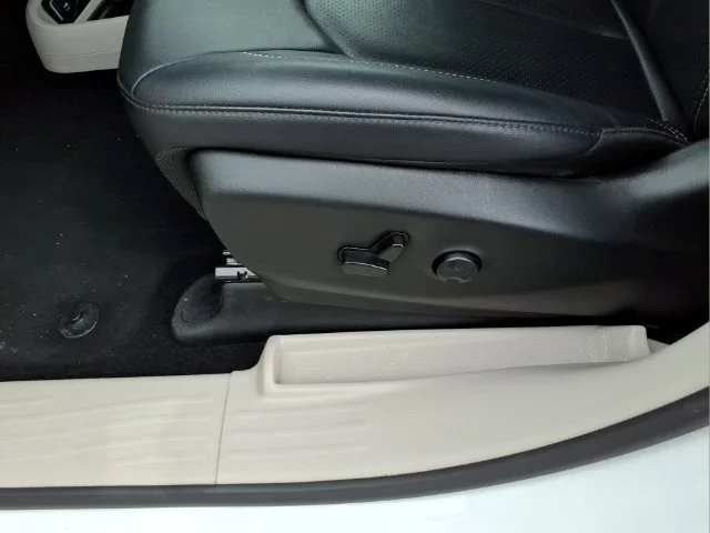 Used 2024 White Chrysler Touring L image 21