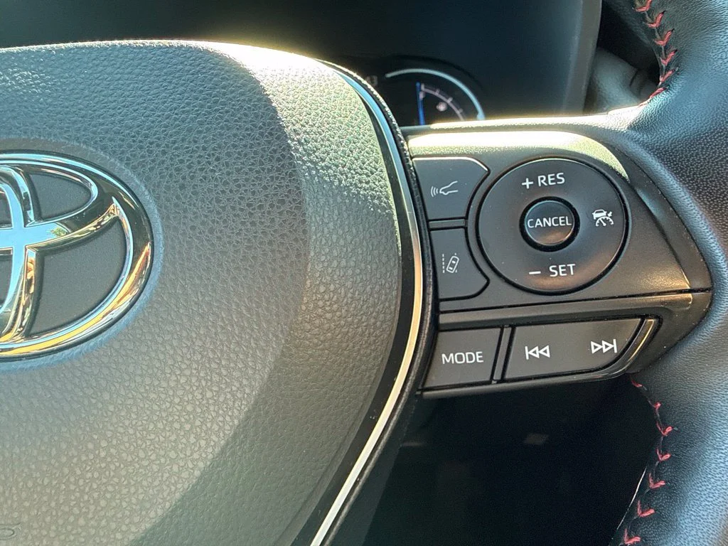 Used 2021  Toyota SE image 21