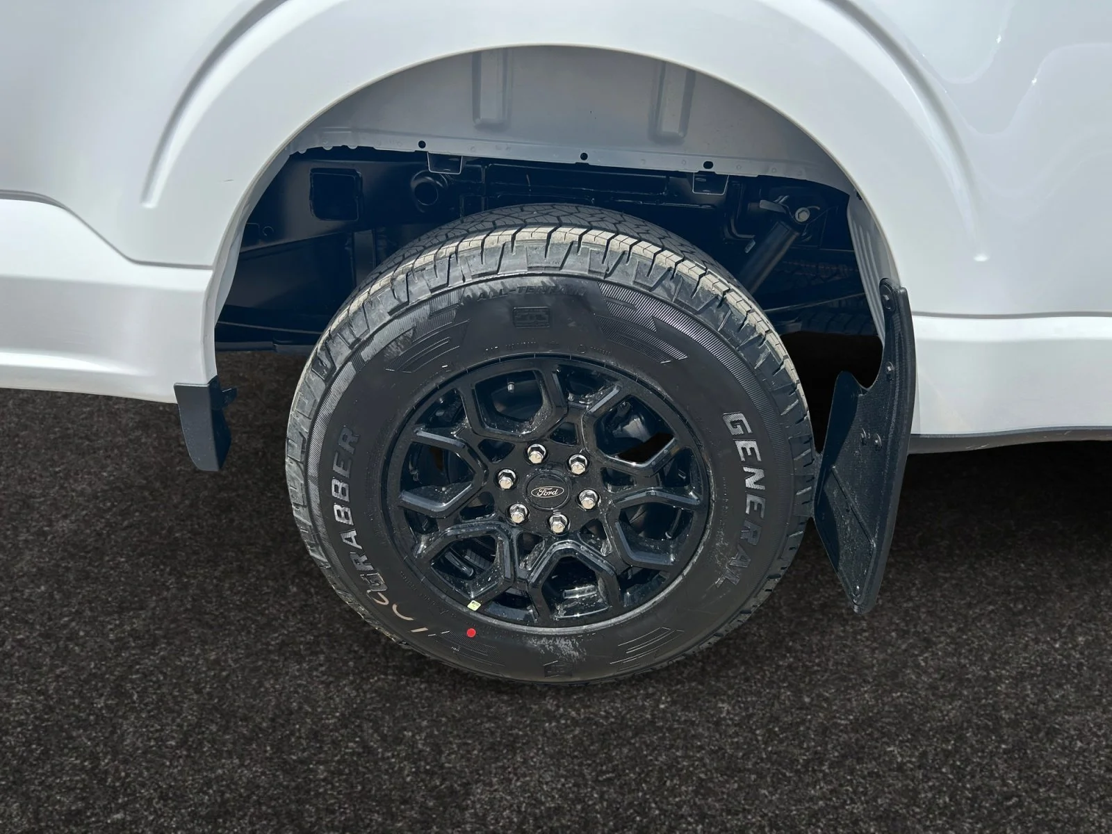 New 2026 Oxford White Ford XLT image 9