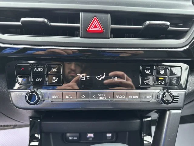 Used 2024 Black Kia X-Line image 18
