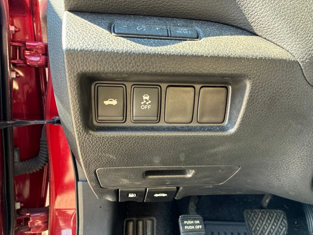 Used 2015 Red Nissan 2.5 S image 12