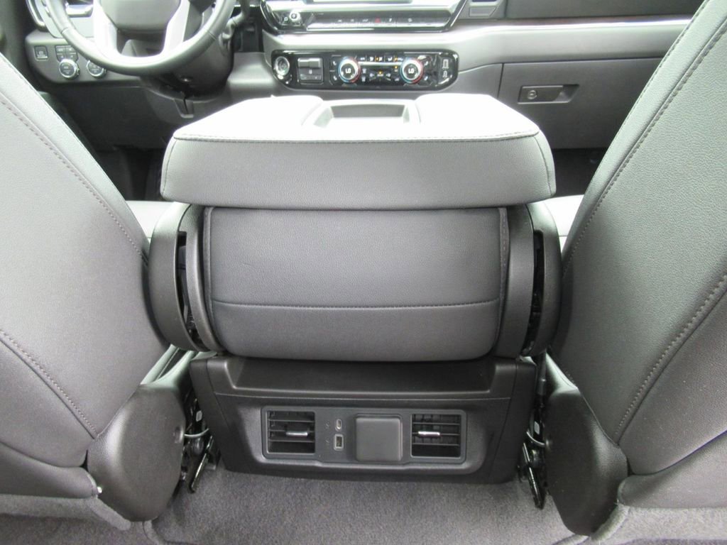 2024 GMC Sierra 1500 SLT - Photo 30