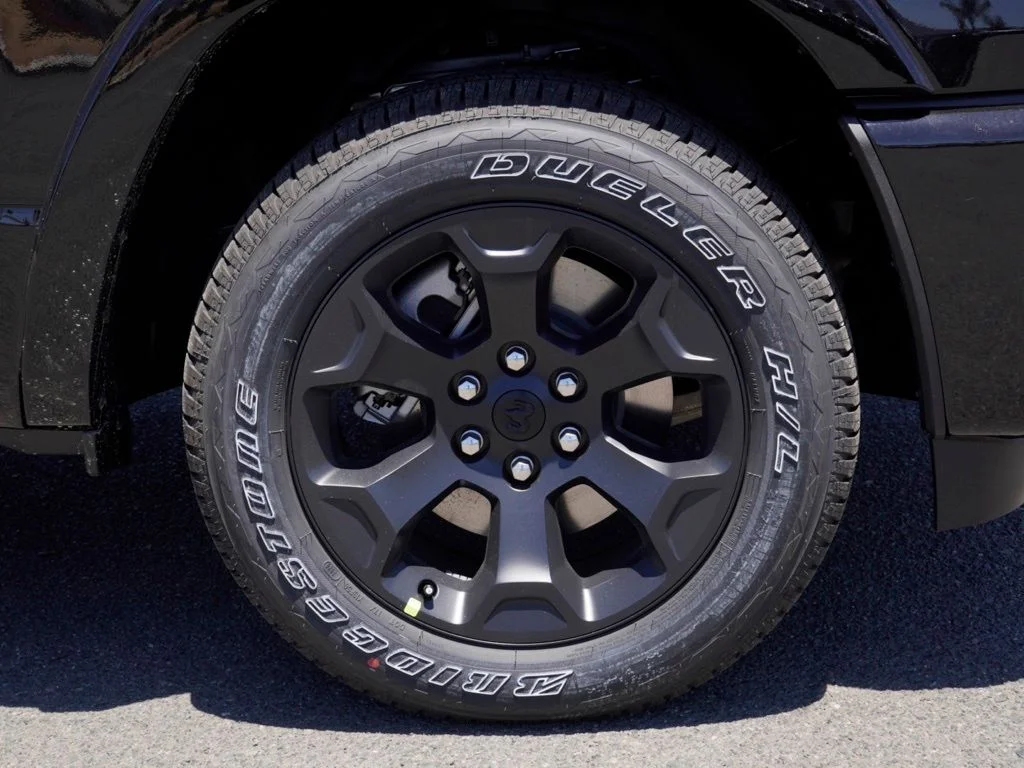 New 2026 Diamond Black Crystal Pearl-Coat Exterior Paint RAM Big Horn/Lone Star image 9