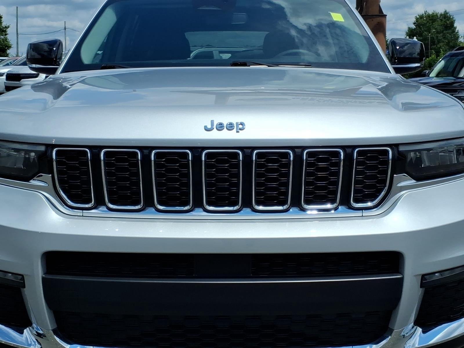 Used 2023 Silver Zynith Jeep Limited image 14