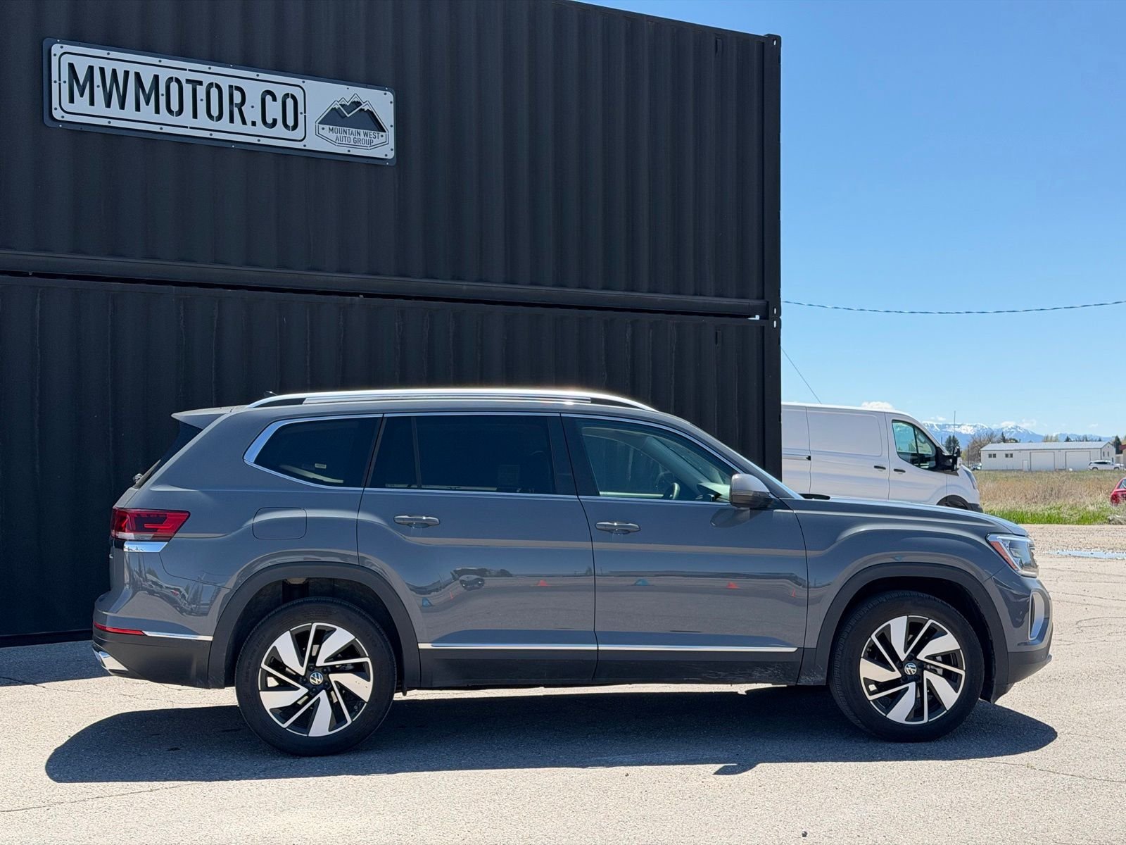 View vehicle photo 3