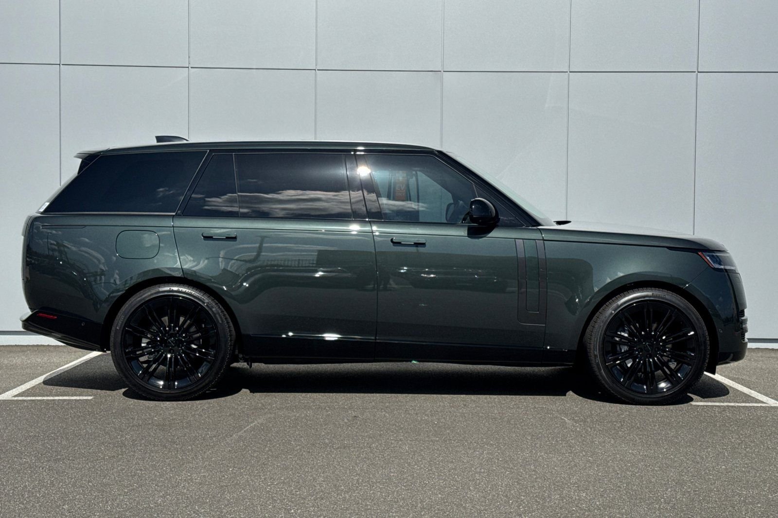 New 2026 Belgravia Green Land Rover SE image 6