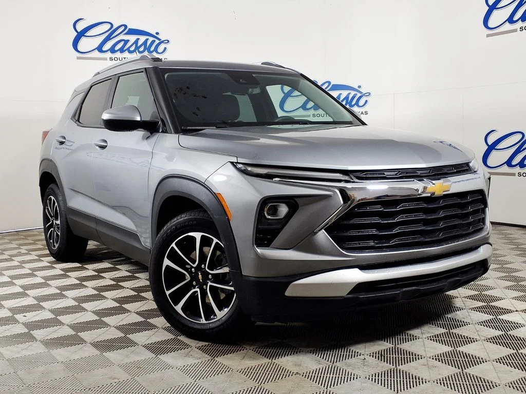 Used 2025 Gray Chevrolet LT image 1