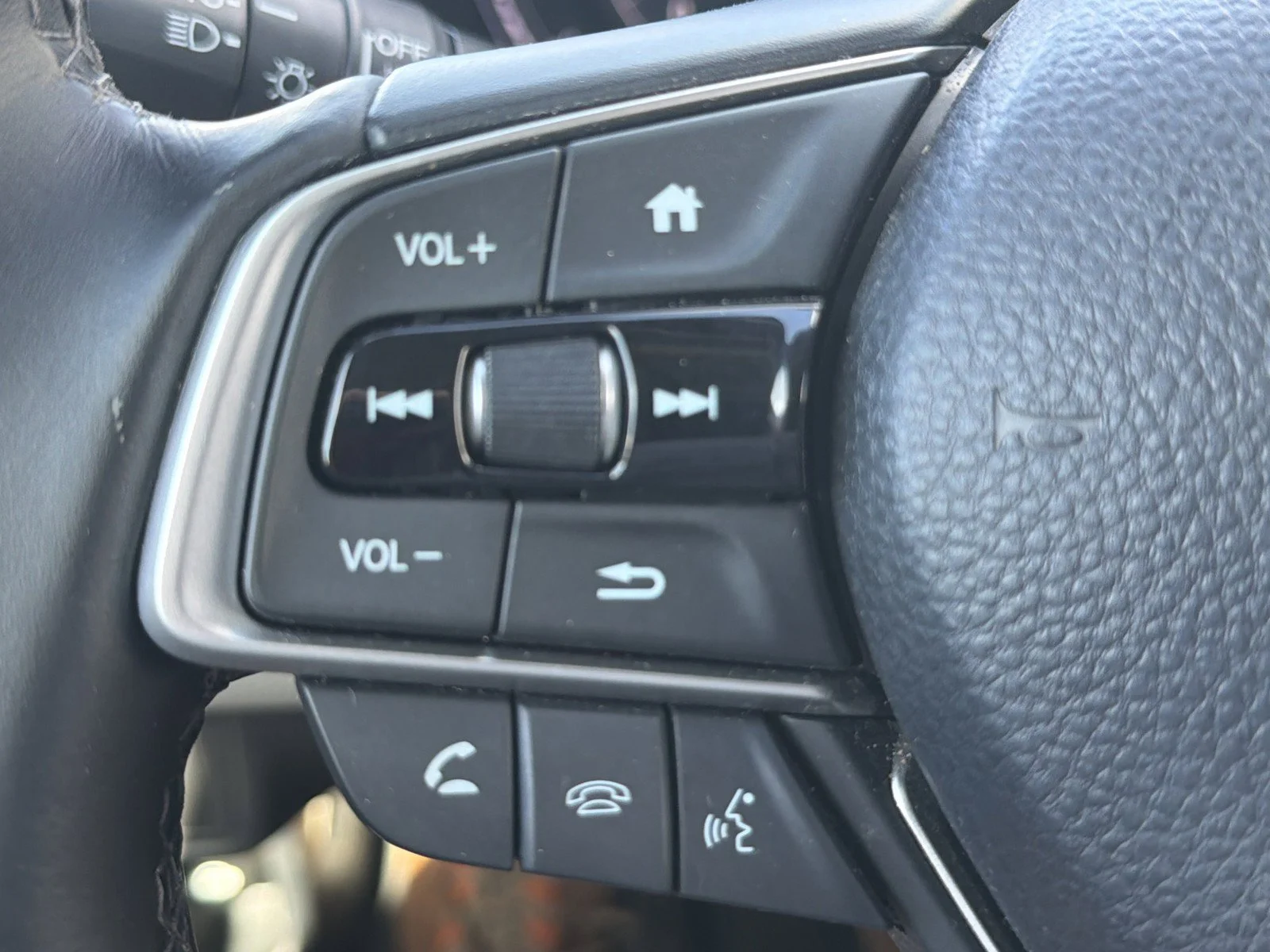 Used 2018  Honda EX-L image 28
