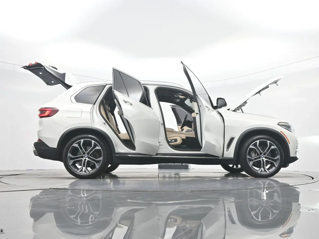 Used 2022 White BMW sDrive40i image 45