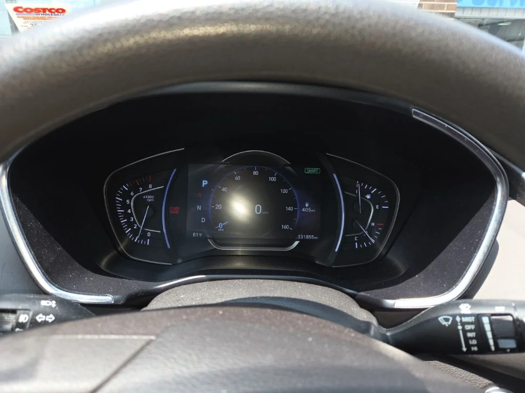 Used 2019 Gray Hyundai SEL image 4