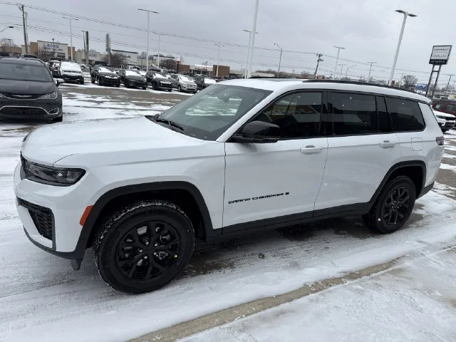 New 2026 White Jeep Altitude image 32