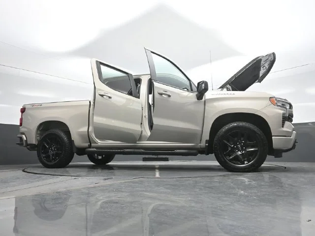 Used 2026 White Chevrolet RST image 31