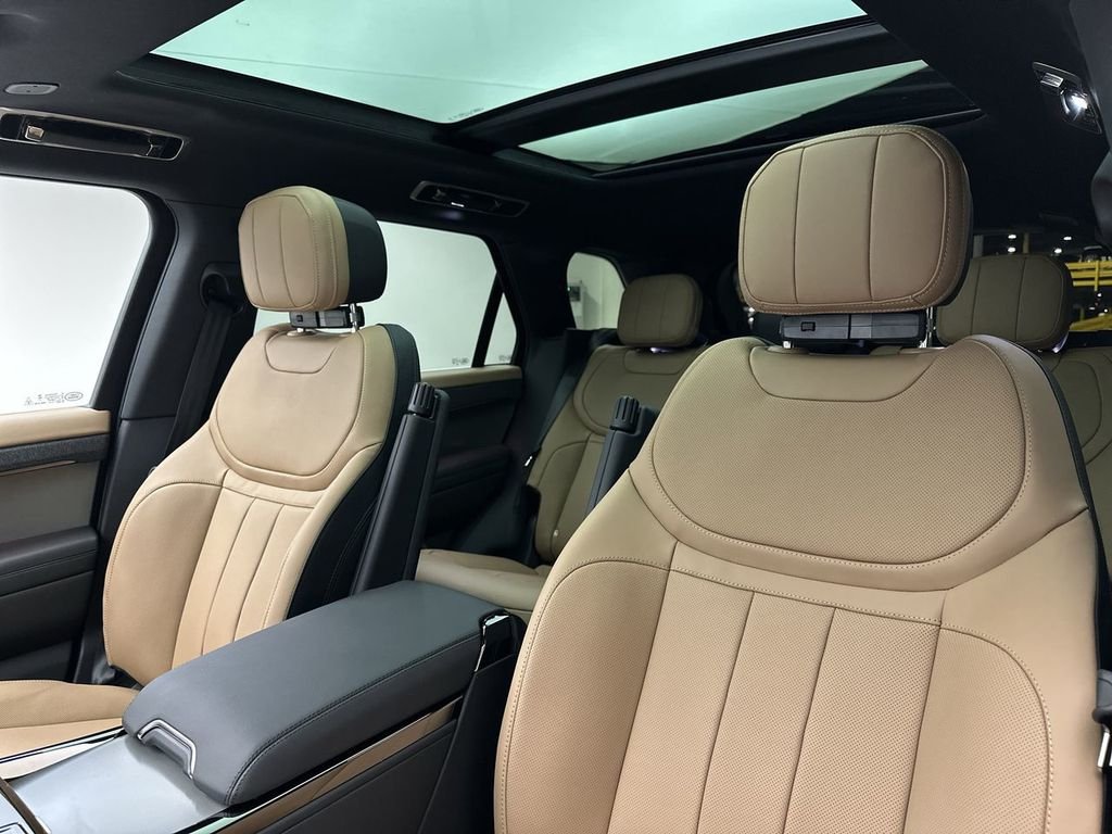 Used 2024 Fuji White Land Rover Dynamic SE image 15