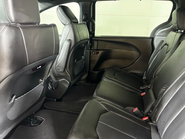 New 2026 Diamond Black Crystal Pearl-Coat Exterior Paint Chrysler Select image 39